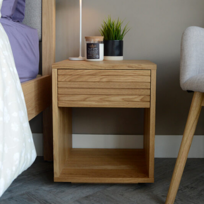 Benecia Oak Wood Drawer Bedside 1