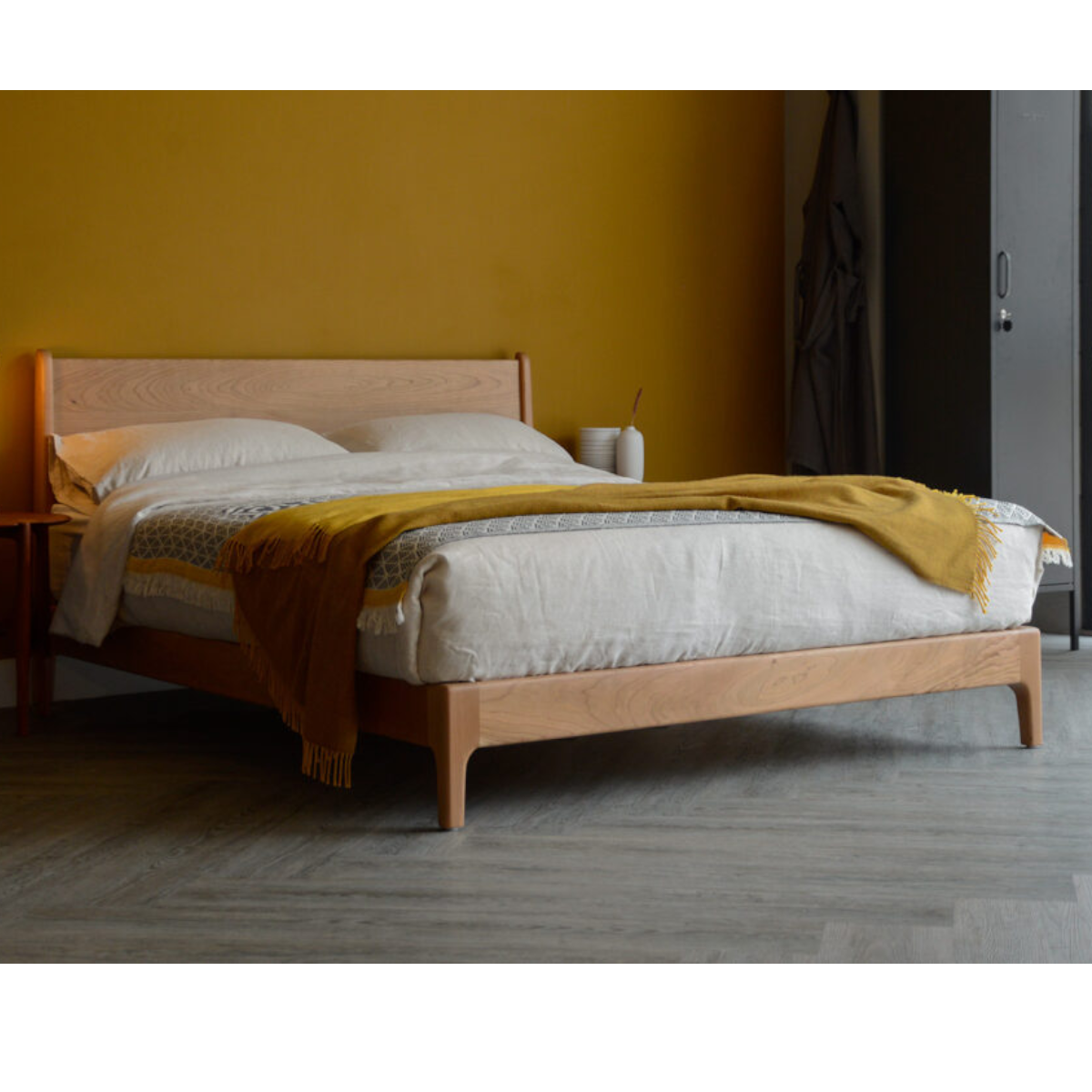 Bricen Oak Wood Bed 4