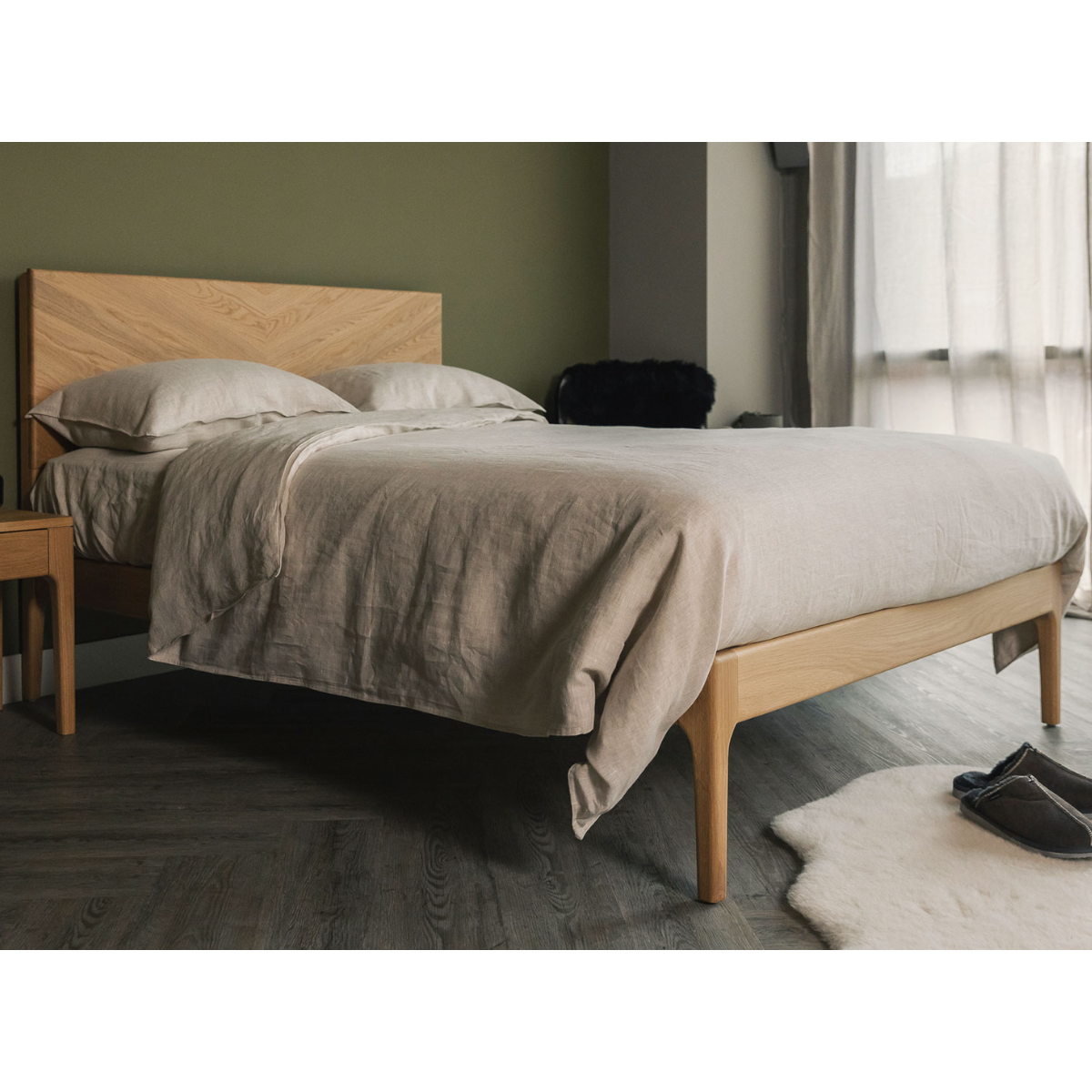 Bricker Oak Wood Bed 2