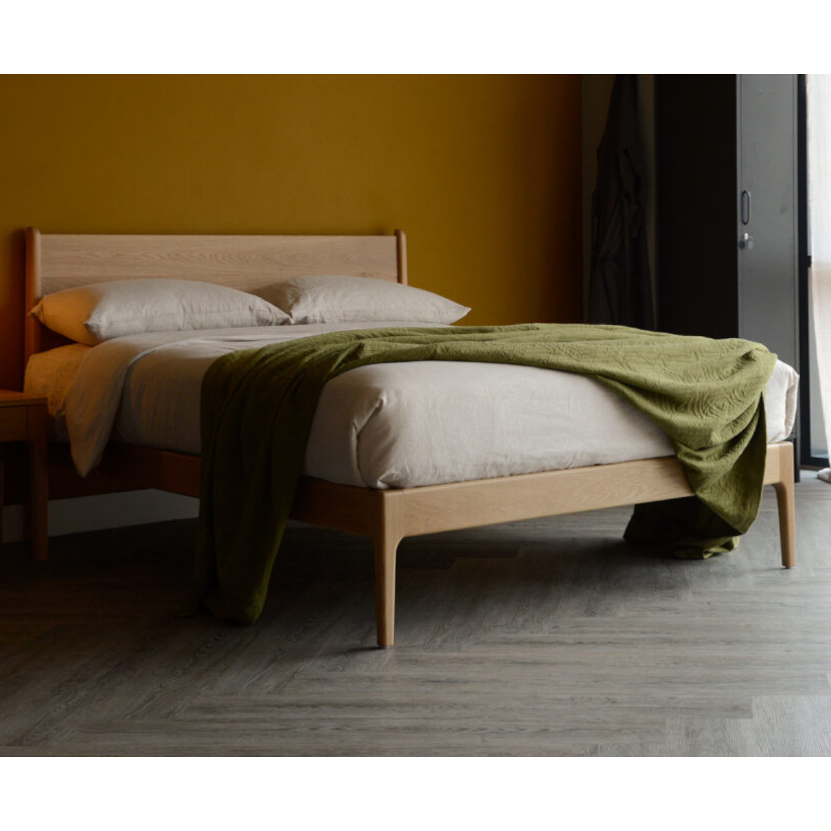 Brisa Oak Wood Bed 2