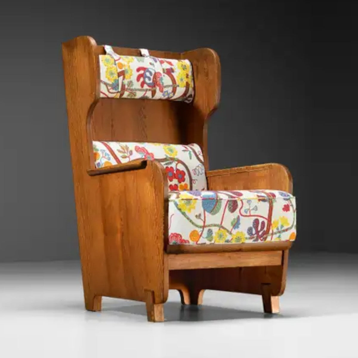 Kimn White Oak Wood Lounge Chair