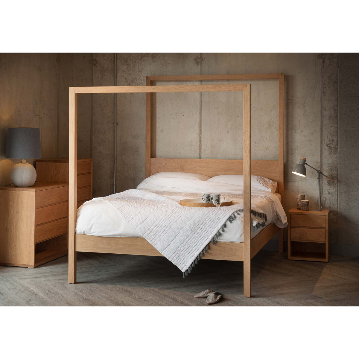 Aida Oak Wood Poster Bed