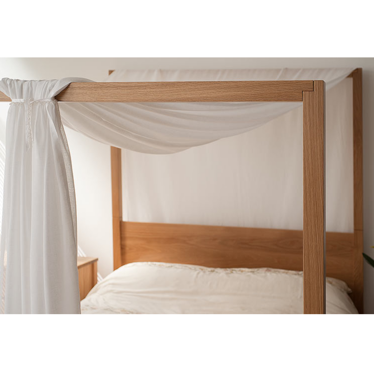 Aida Oak Wood Poster Bed